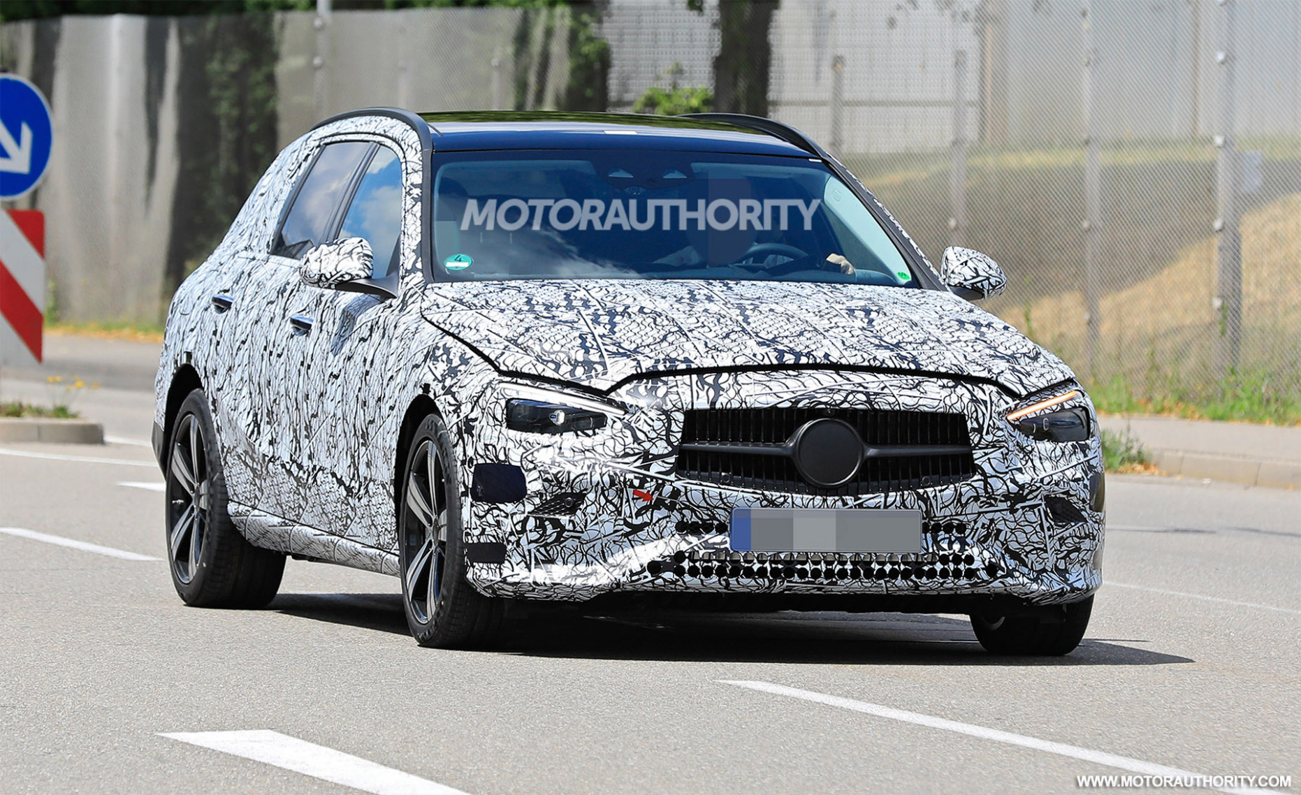 Picture 2022 The Spy Shots Mercedes E Class
