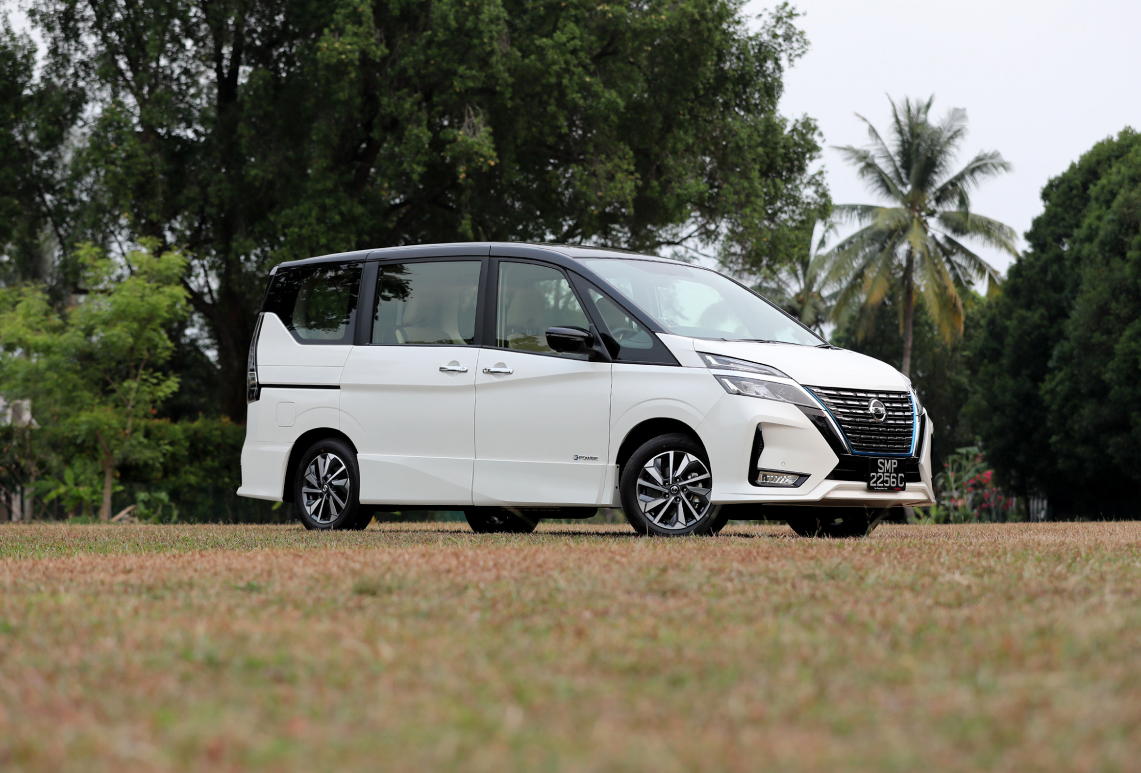 Spy Shoot Nissan Serena 2022