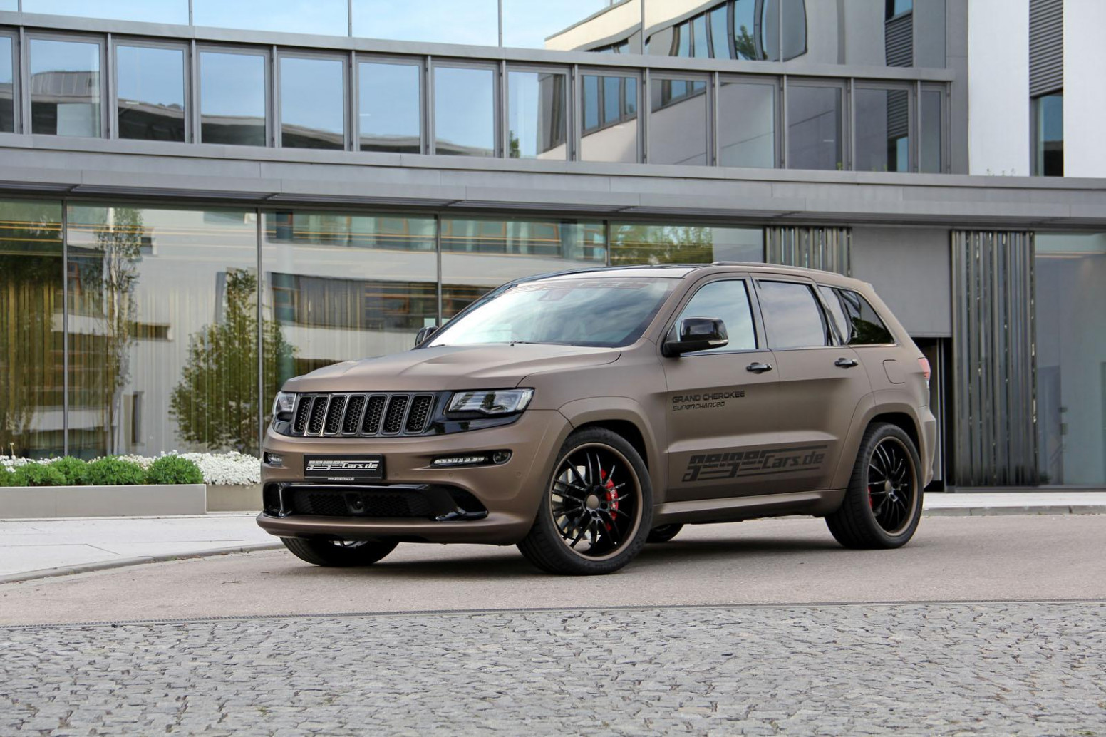 Pictures 2022 Grand Cherokee Srt