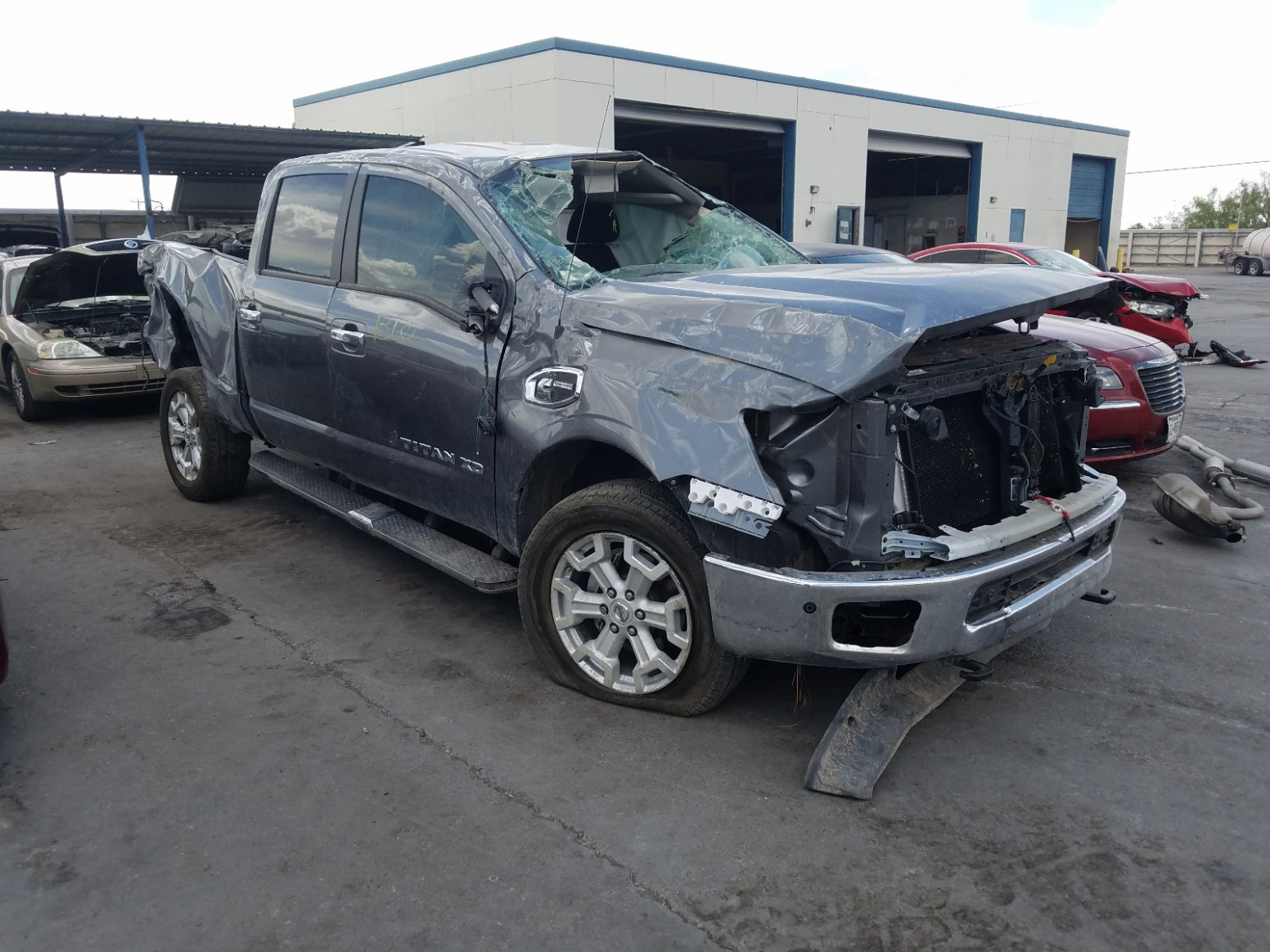 Model 2022 Nissan Titan Diesel