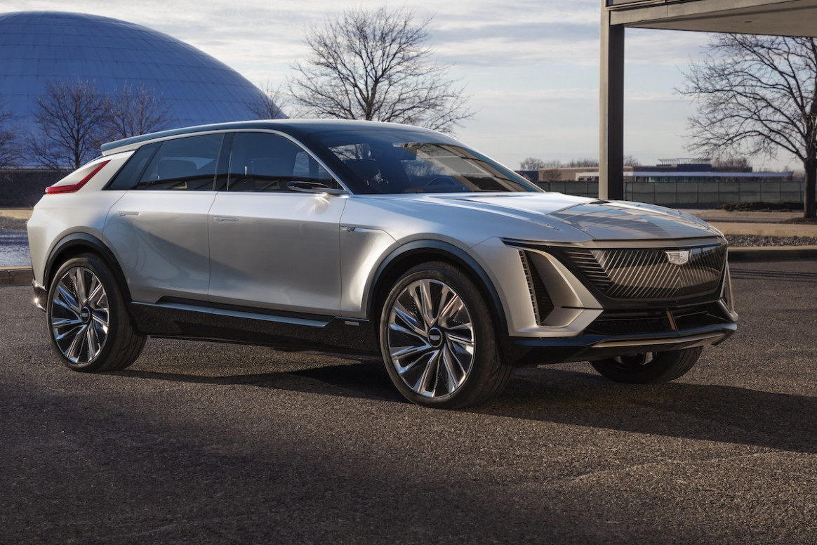 Spy Shoot Cadillac Hybrid Suv 2023