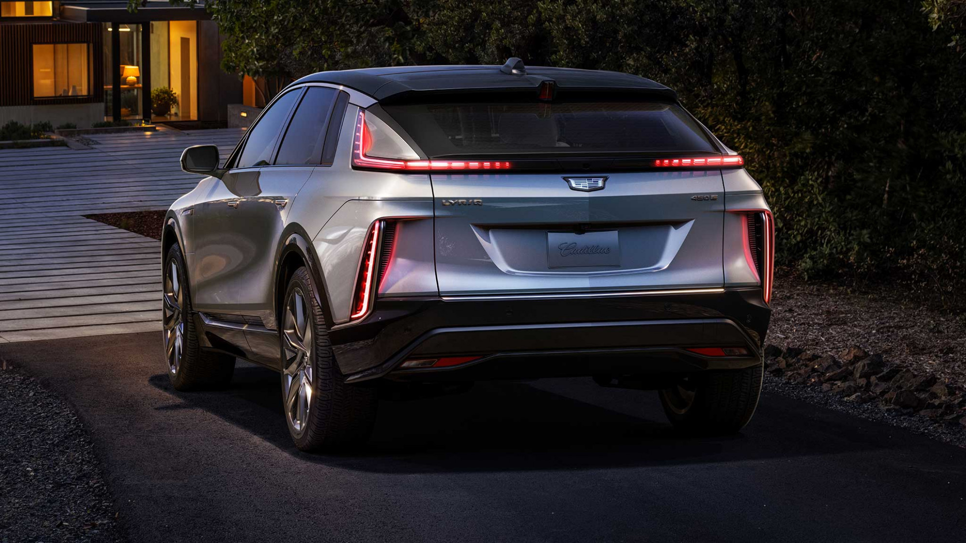 Research New Cadillac Midsize Suv 2023