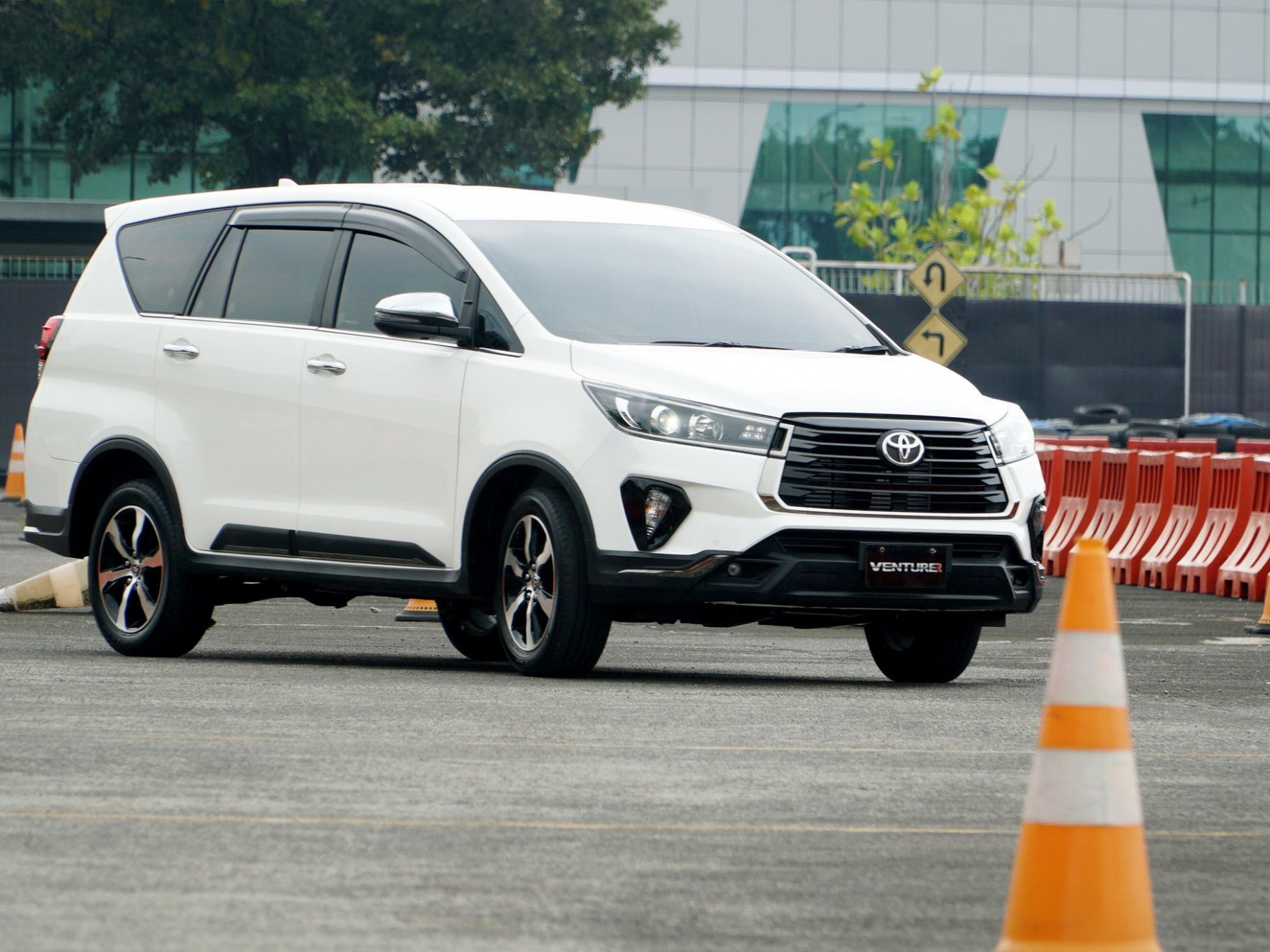 Facelifted Toyota Innova Crysta Expected To Launch On 4 Toyota Innova Crysta Facelift 2023