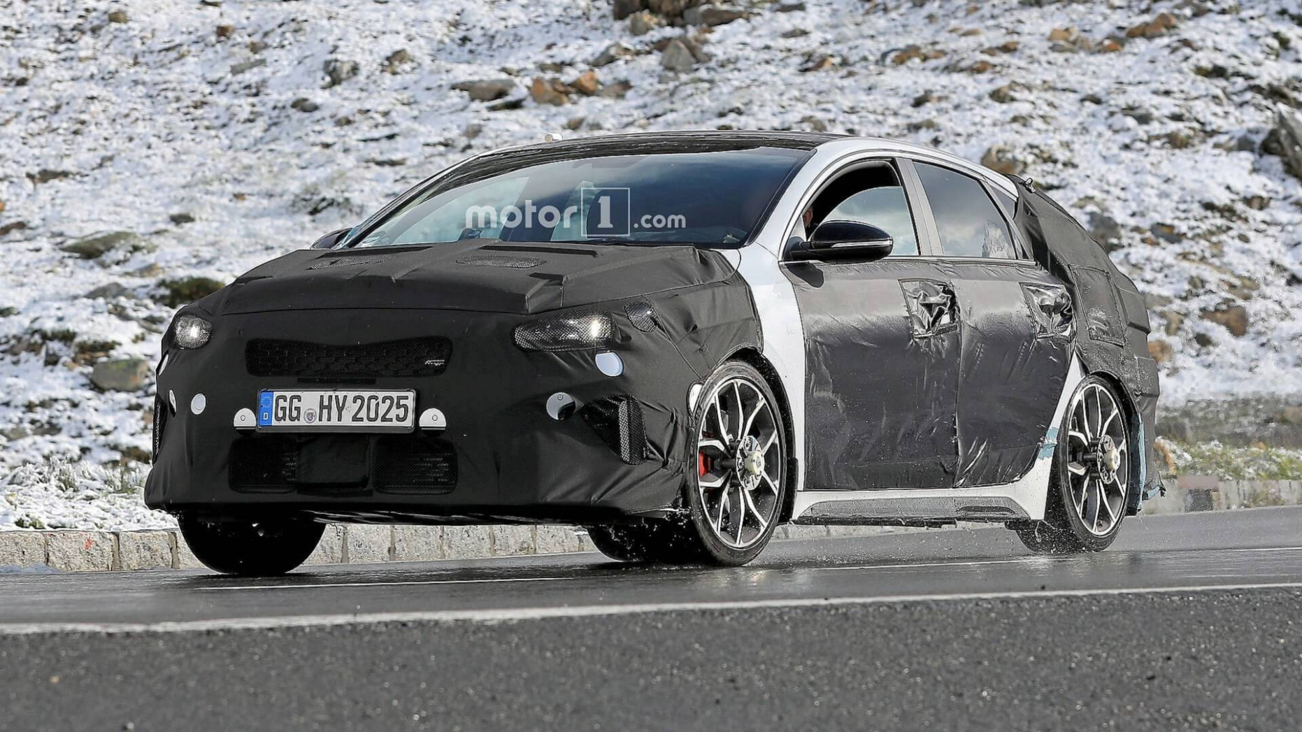 Kia Proceed Gt Makes Spy Photo Debut To Flaunt Fat Exhaust Tips Kia Proceed 2023
