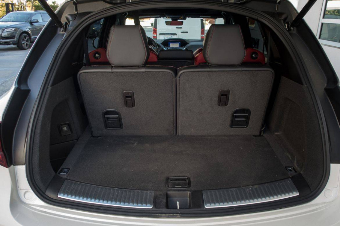 Interior acura mdx trunk space Interior acura mdx trunk space