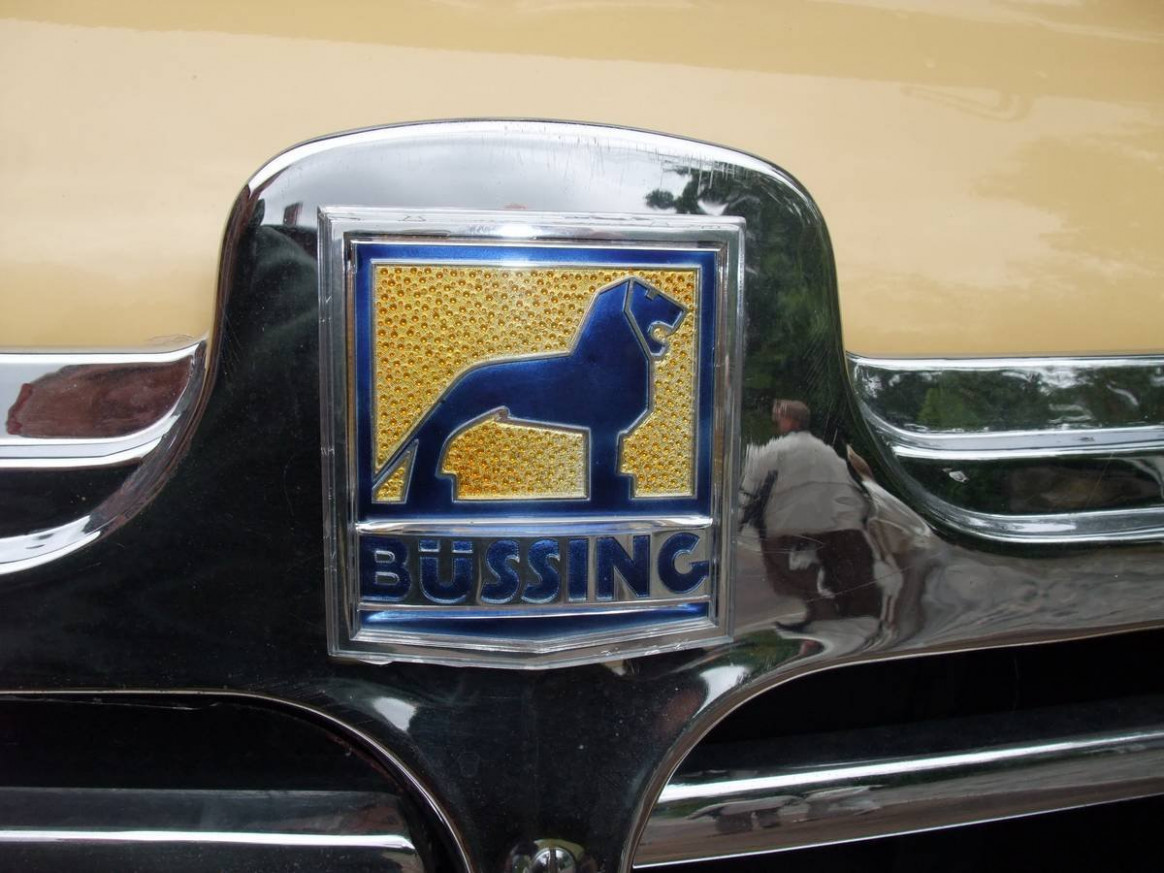 4 Car Logos With Lion: What Are The Meanings Behind? Car With Lion Logo