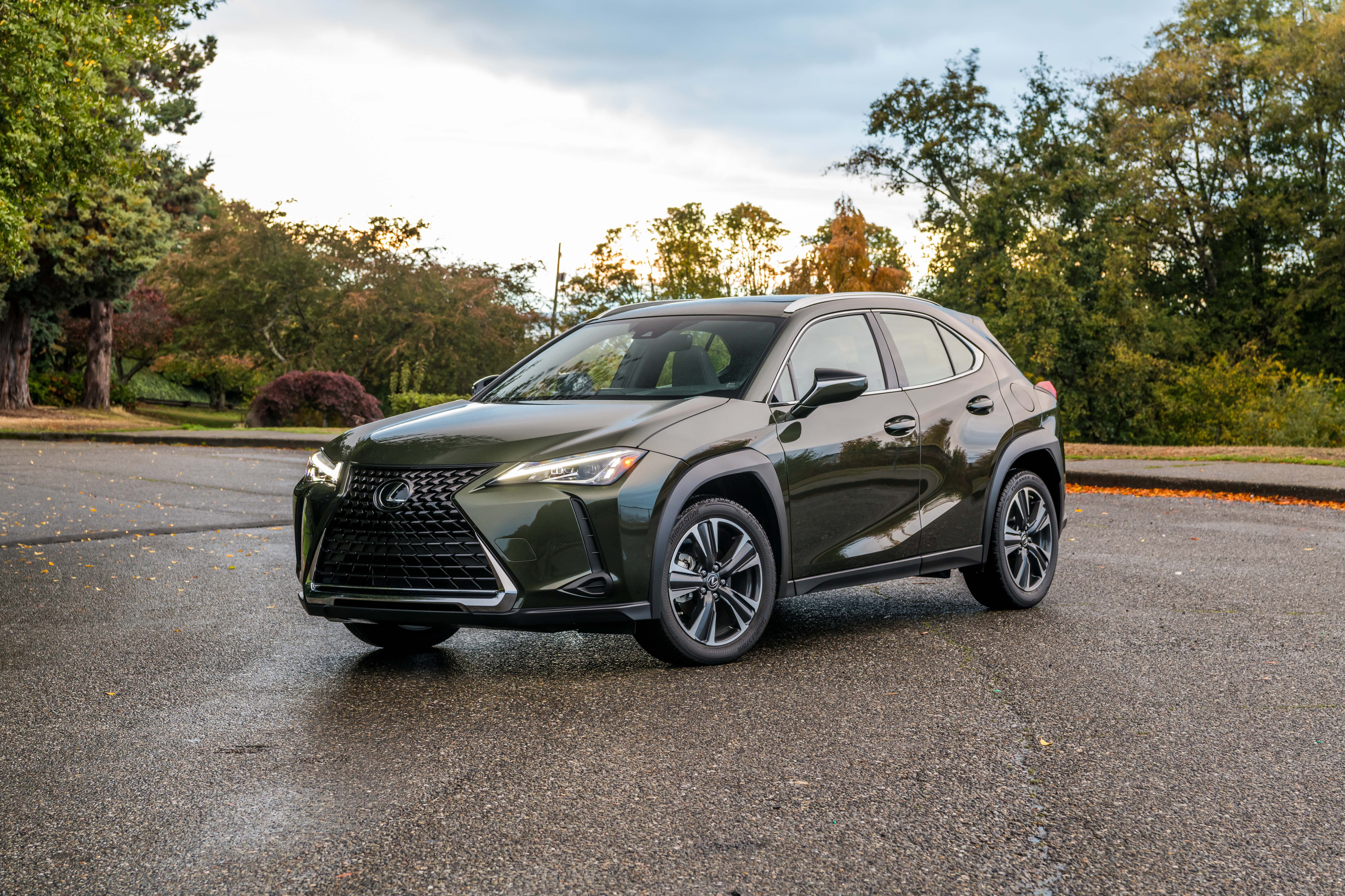 Exterior and Interior lexus ux hybrid review