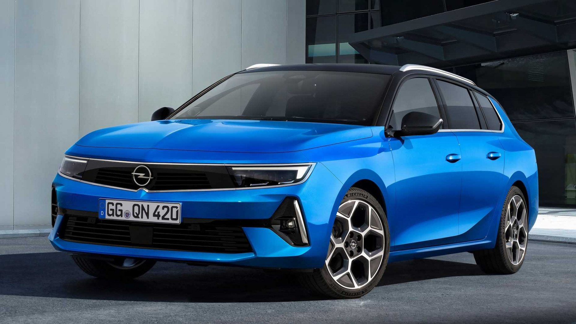 4 Opel Astra Sports Tourer Debuts To Add German Touch To Opel Astras Sports Tourer