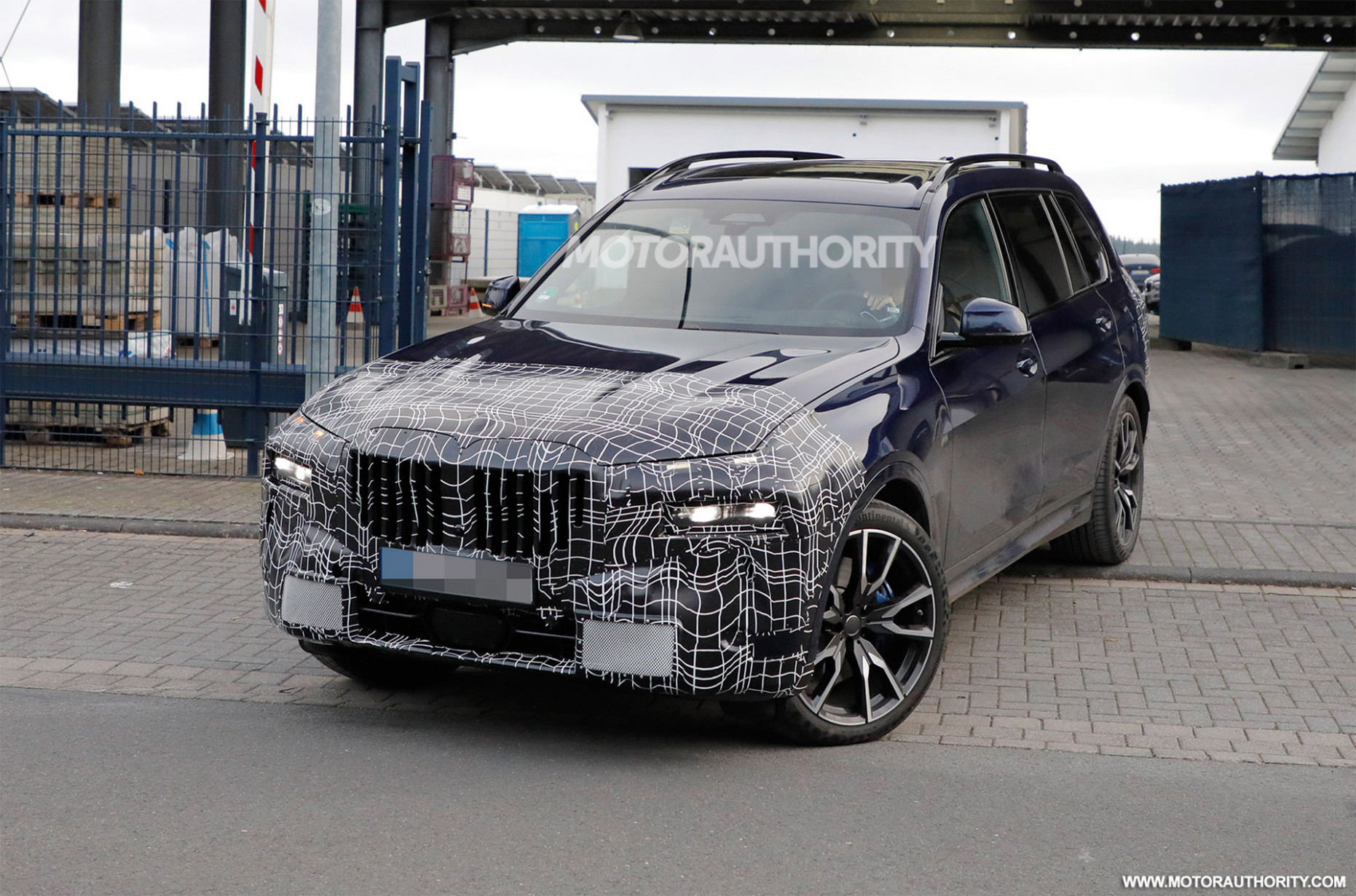 5 Bmw X5 Spy Shots: Heavy Styling Update Set For Big Crossover 2023 Bmw X7 Images