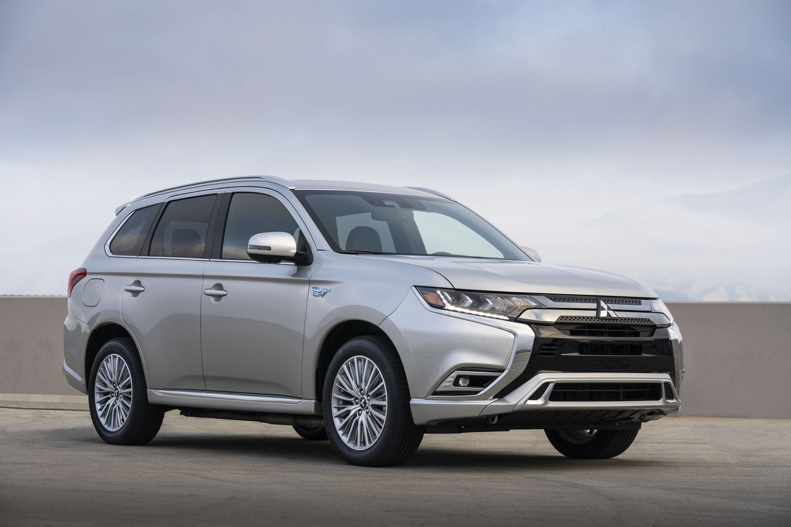 Specs mitsubishi outlander plug-in hybrid