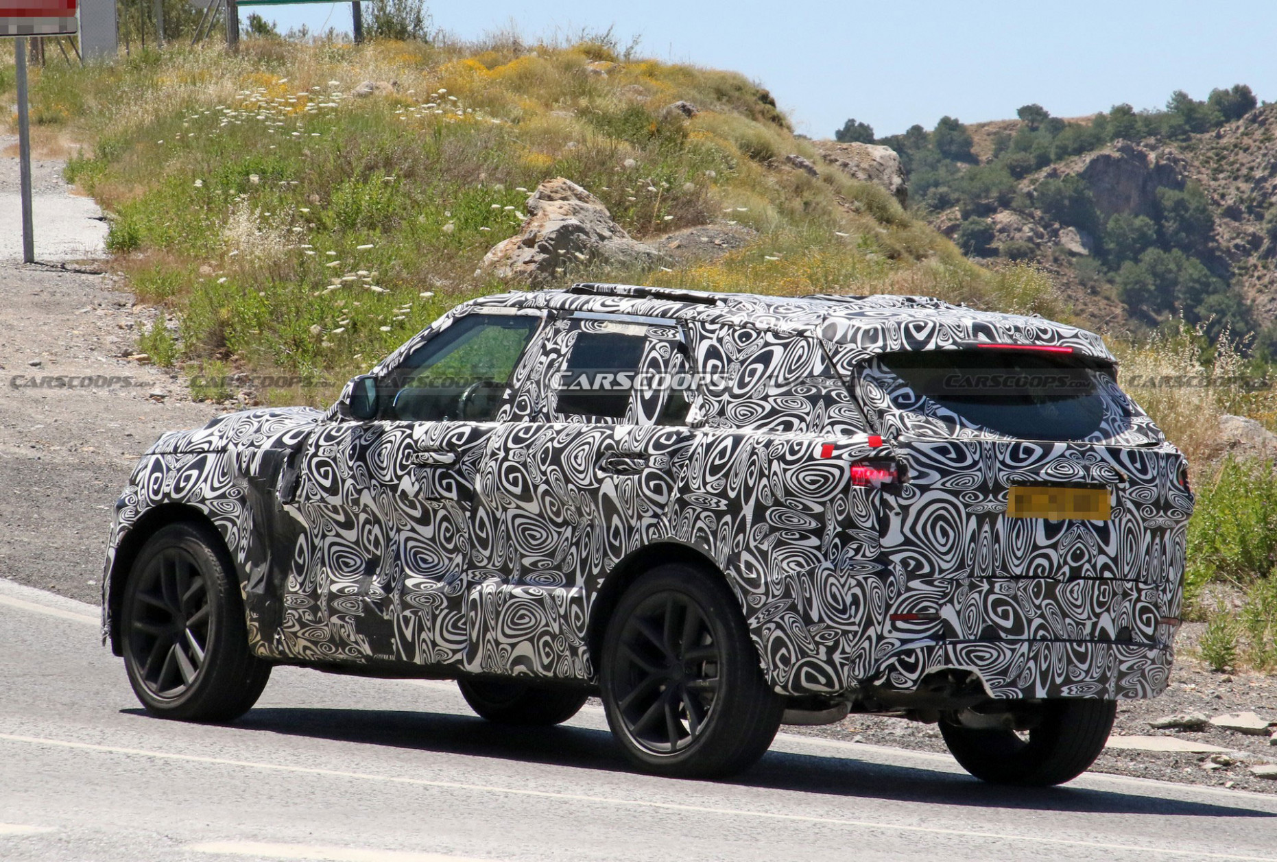 5 Range Rover Sport Spied With An Evolutionary Design Carscoops 2023 Range Rover Sport Hse