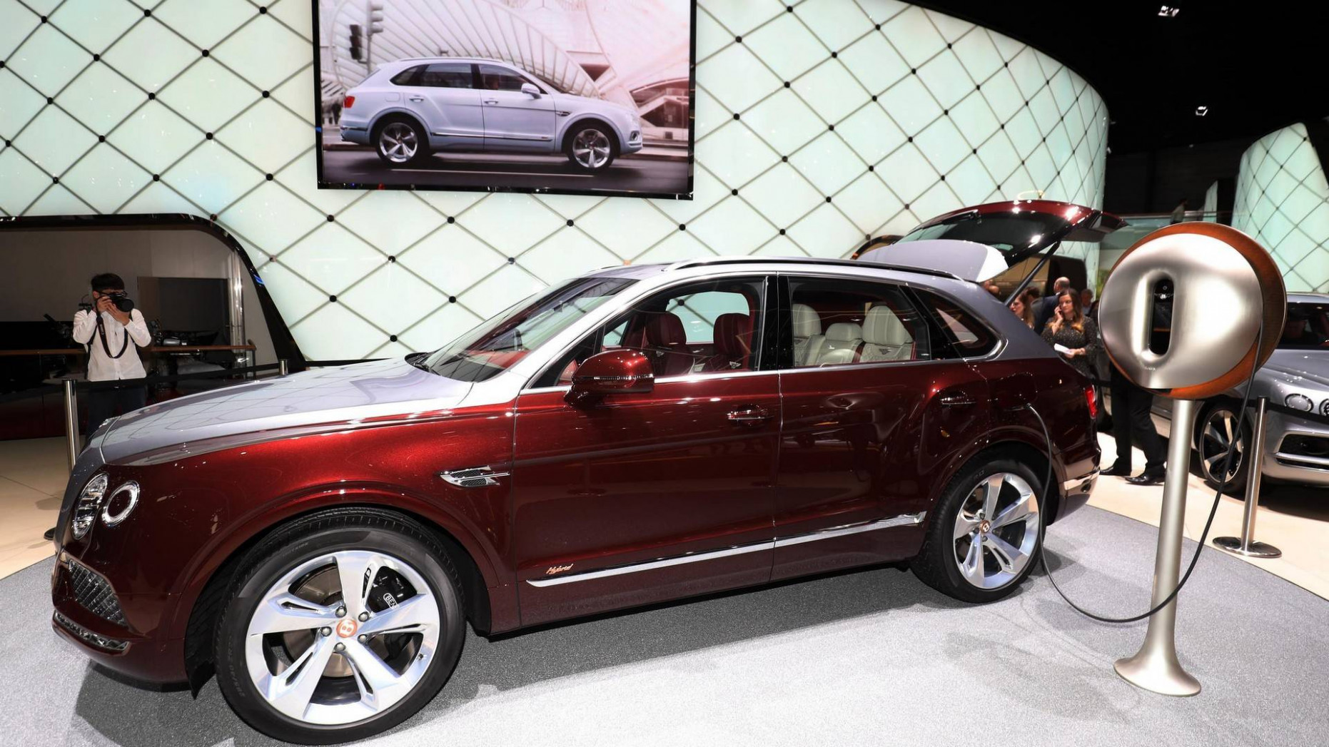 Redesign 2023 bentley bentayga images