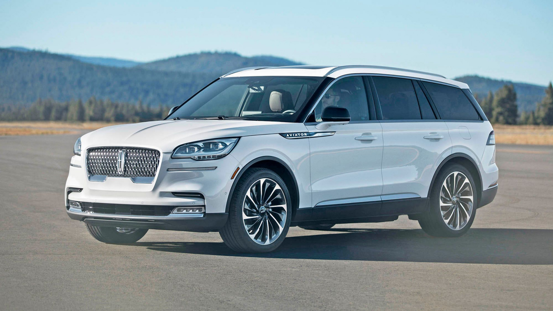 Edmunds Compares The 5 Audi Q5 And 5 Lincoln Aviator Fox Audi Q7 Vs Lincoln Aviator