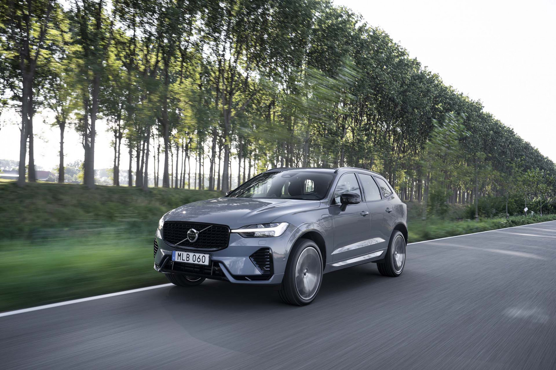First Drive Review: 4 Volvo Xc4 Recharge Plug In Hybrid 2023 Volvo Xc60 Recharge Plug In Hybrid T8 R Design