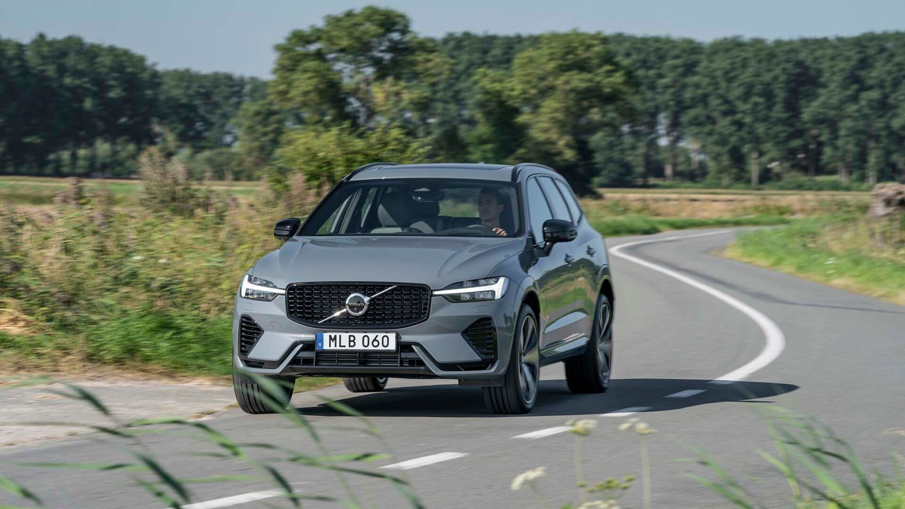 Style 2023 volvo xc60 recharge plug in hybrid t8 r design