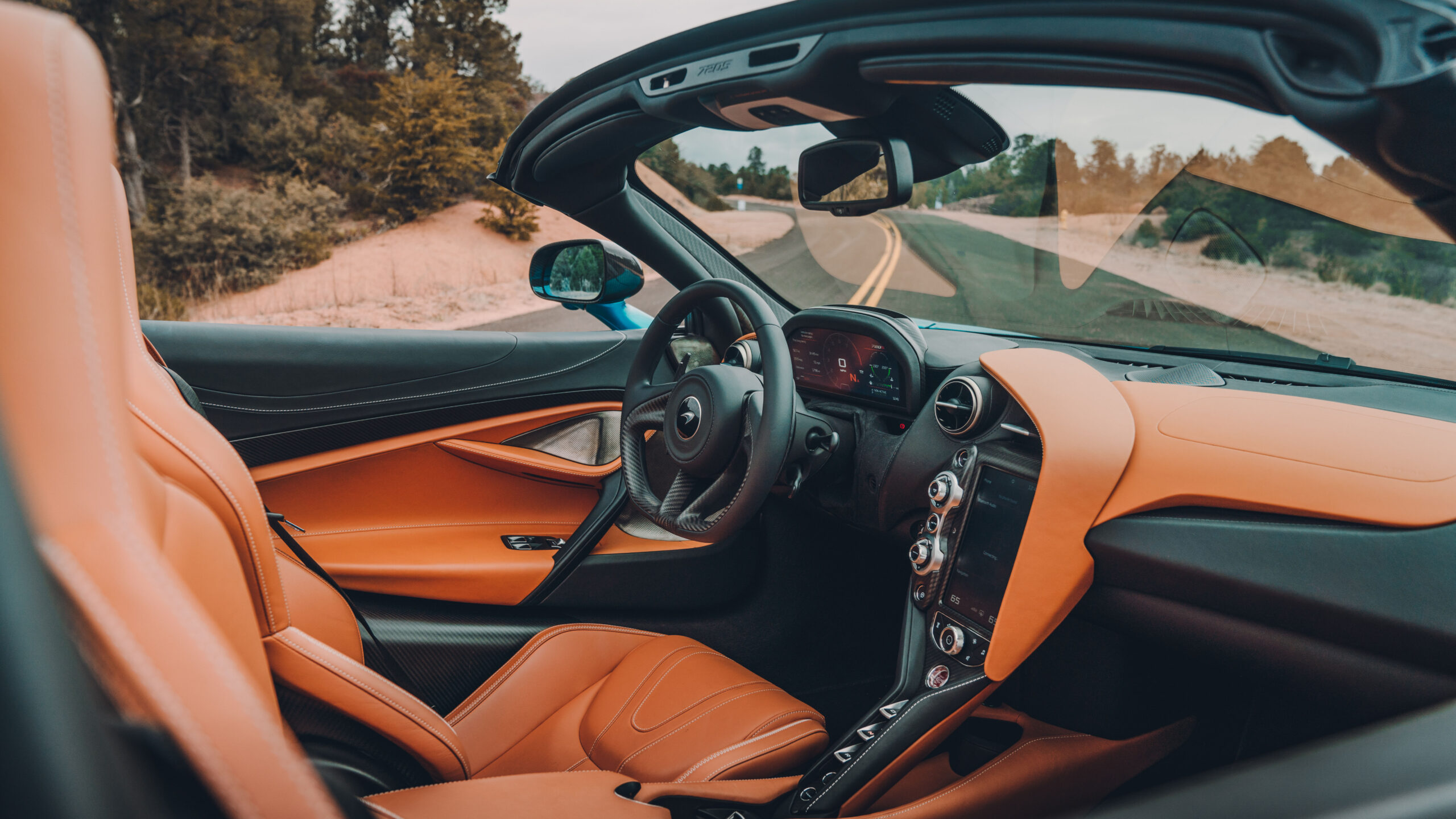 Spesification mclaren 720s spider interior