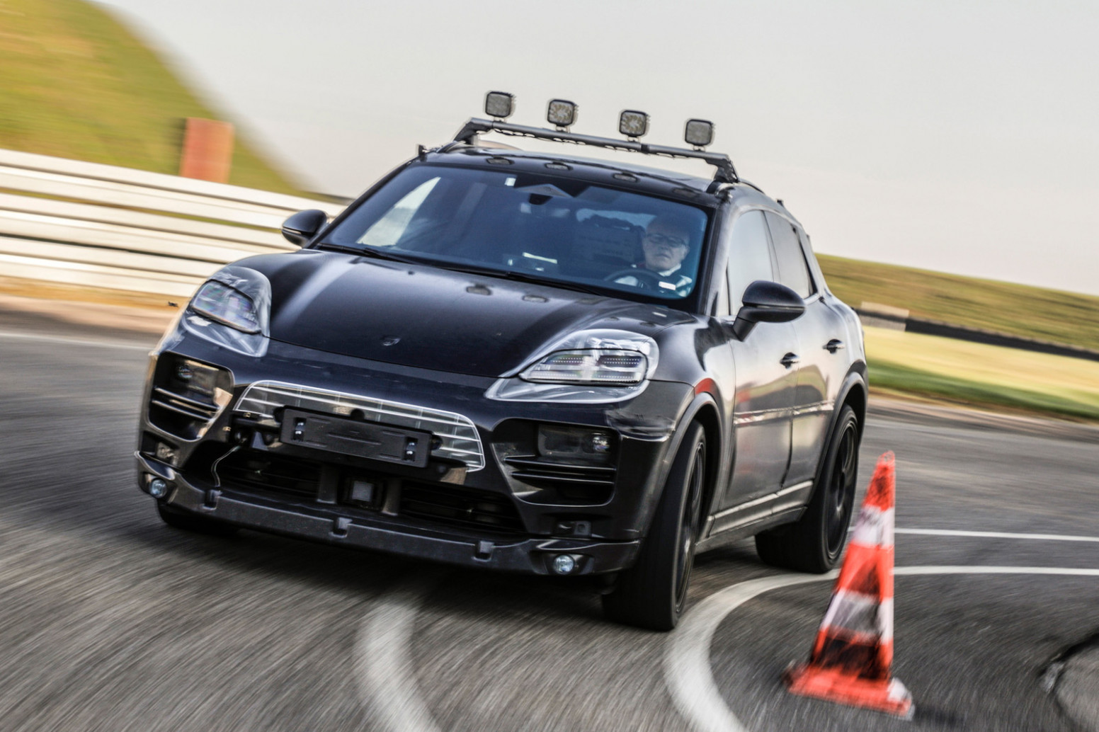 Interior 2023 porsche macan review Interior 2023 porsche macan review