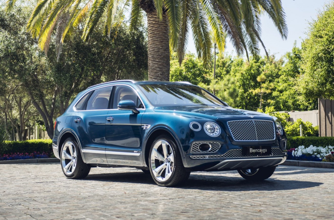 Specs and Review 2023 bentley bentayga images