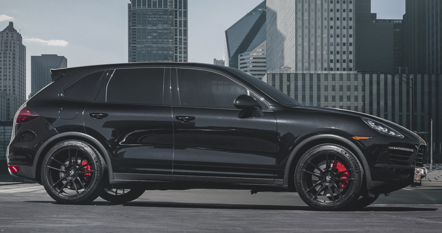 Redesign porsche cayenne blacked out