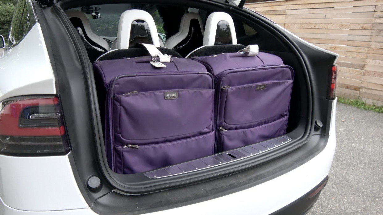 Photos model x cargo space Photos model x cargo space
