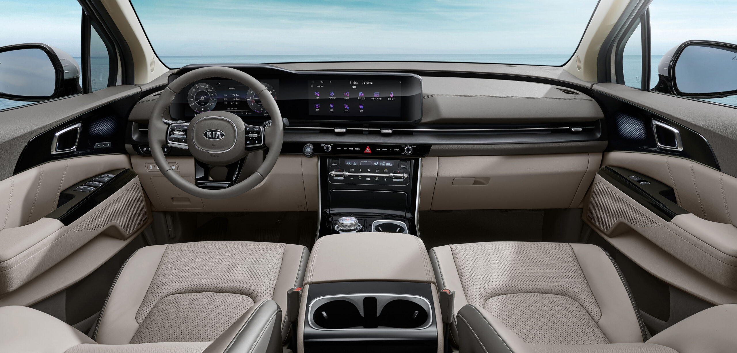 The 3 Kia Sedona Has Some Serious Screens Kia Sedona 2022 Interior