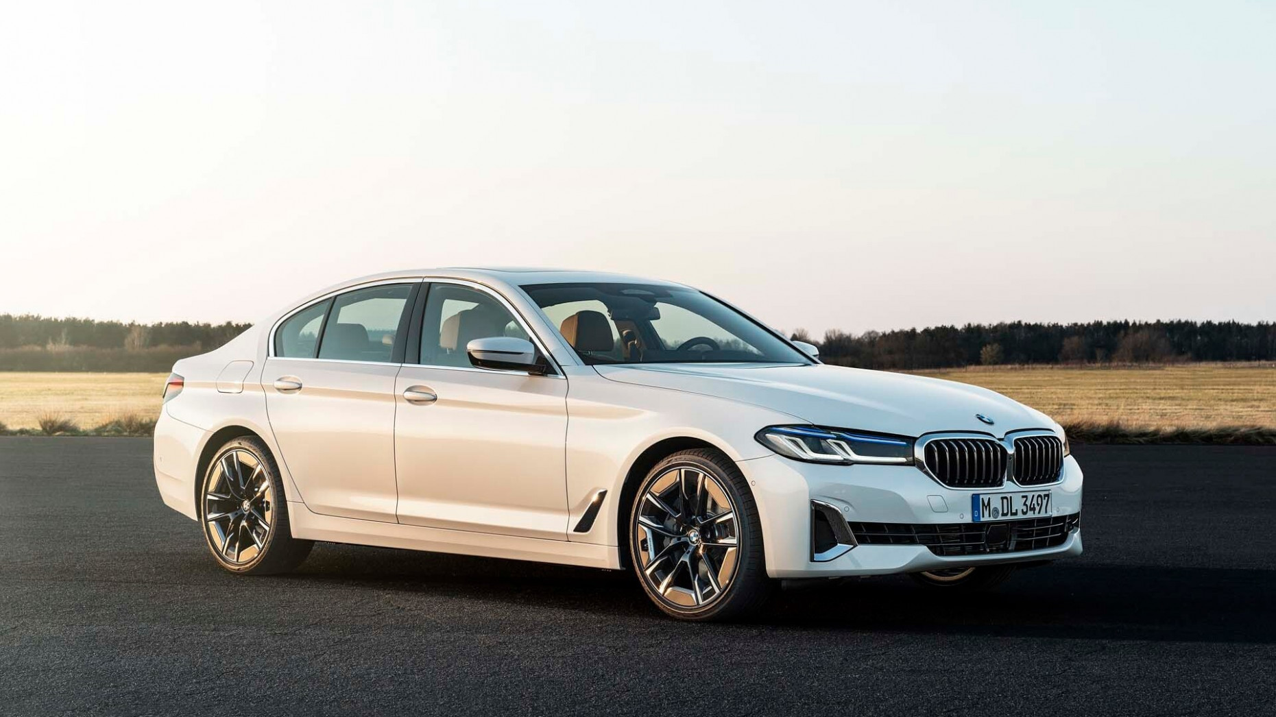 Updated 5 Bmw 5 Series Luxury Sedan Pushes Deeper Into Tech Bmw 5 Series Sedan